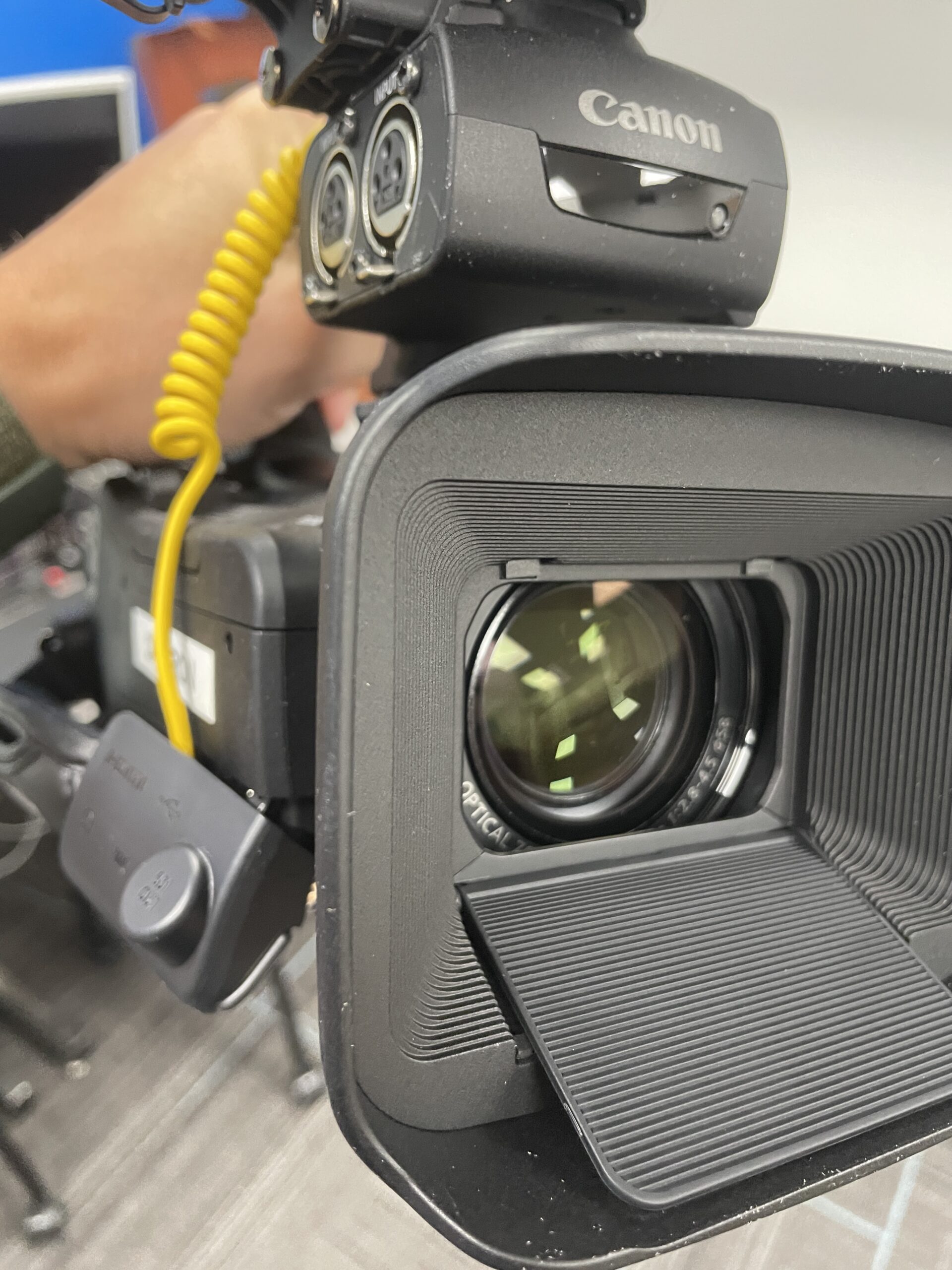 Camden - Canon XA75 Video Camera Kit - Image 8